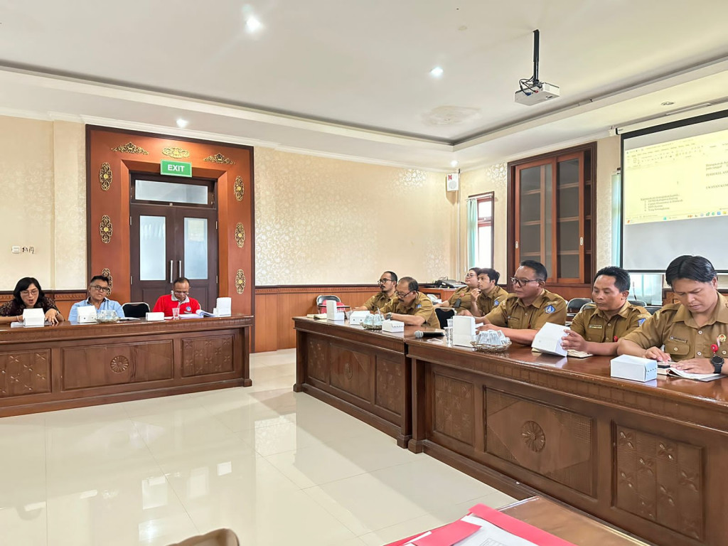 Pendampingan dalam  Penyusunan dan Pengharmonisasian  Produk Hukum Desa Ayunan.